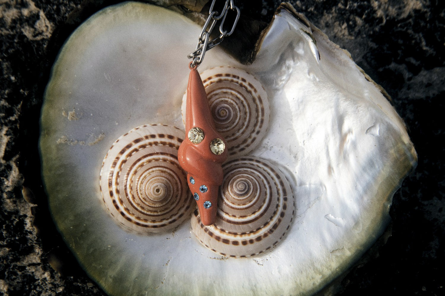 SADAF NECKLACE CORAL
